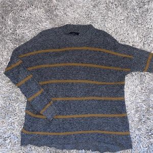 Oversized fall sweater. Very comfortable and stylish!